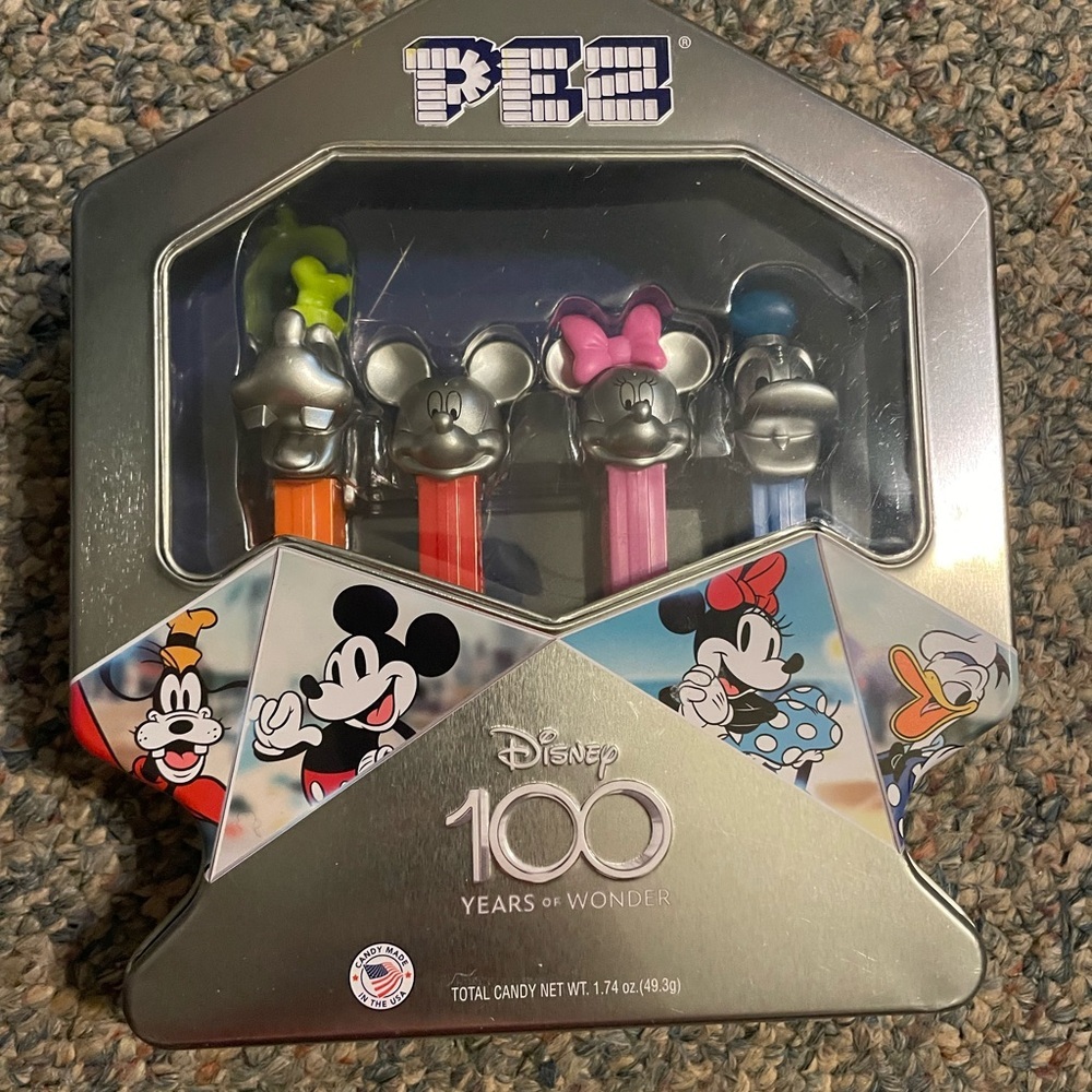 NWT Disney PEZ Candy Dispenser Set with Mickey and Friends